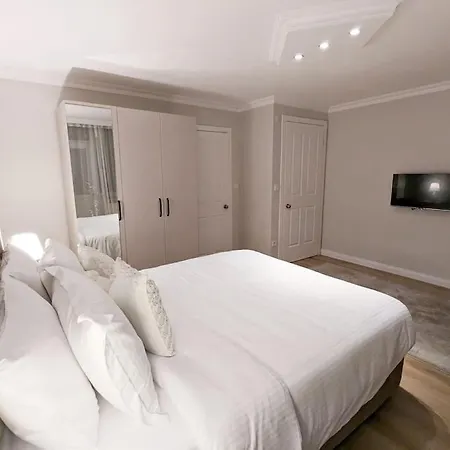 Chic & Large 3-bedroom Flat In Sisli, Osmanbey Apartman