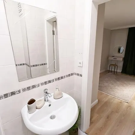 Chic & Large 3-bedroom Flat In Sisli, Osmanbey Apartamento Estambul